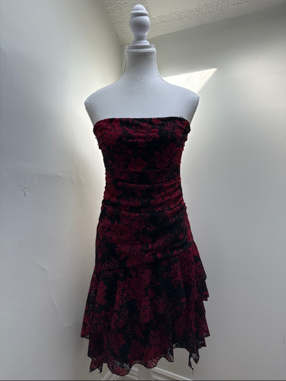 LE CHATEAU Vintage Rose Whimsigoth Vamp Tiered Strapless Mini Dress Size Small